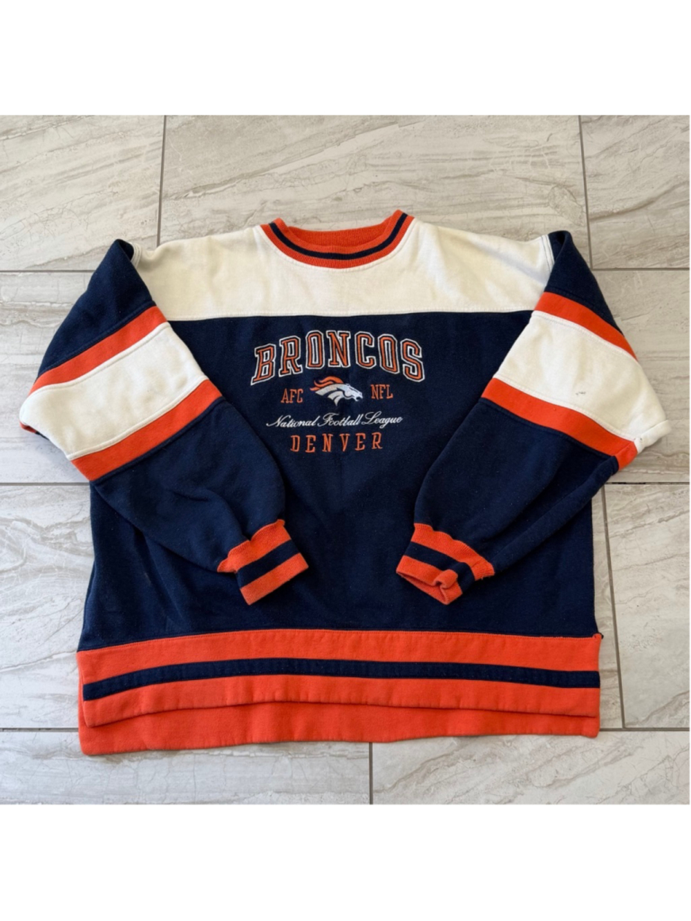 Vintage Pro Player Denver Broncos NFL Embroidered Sweatshirt Size XL